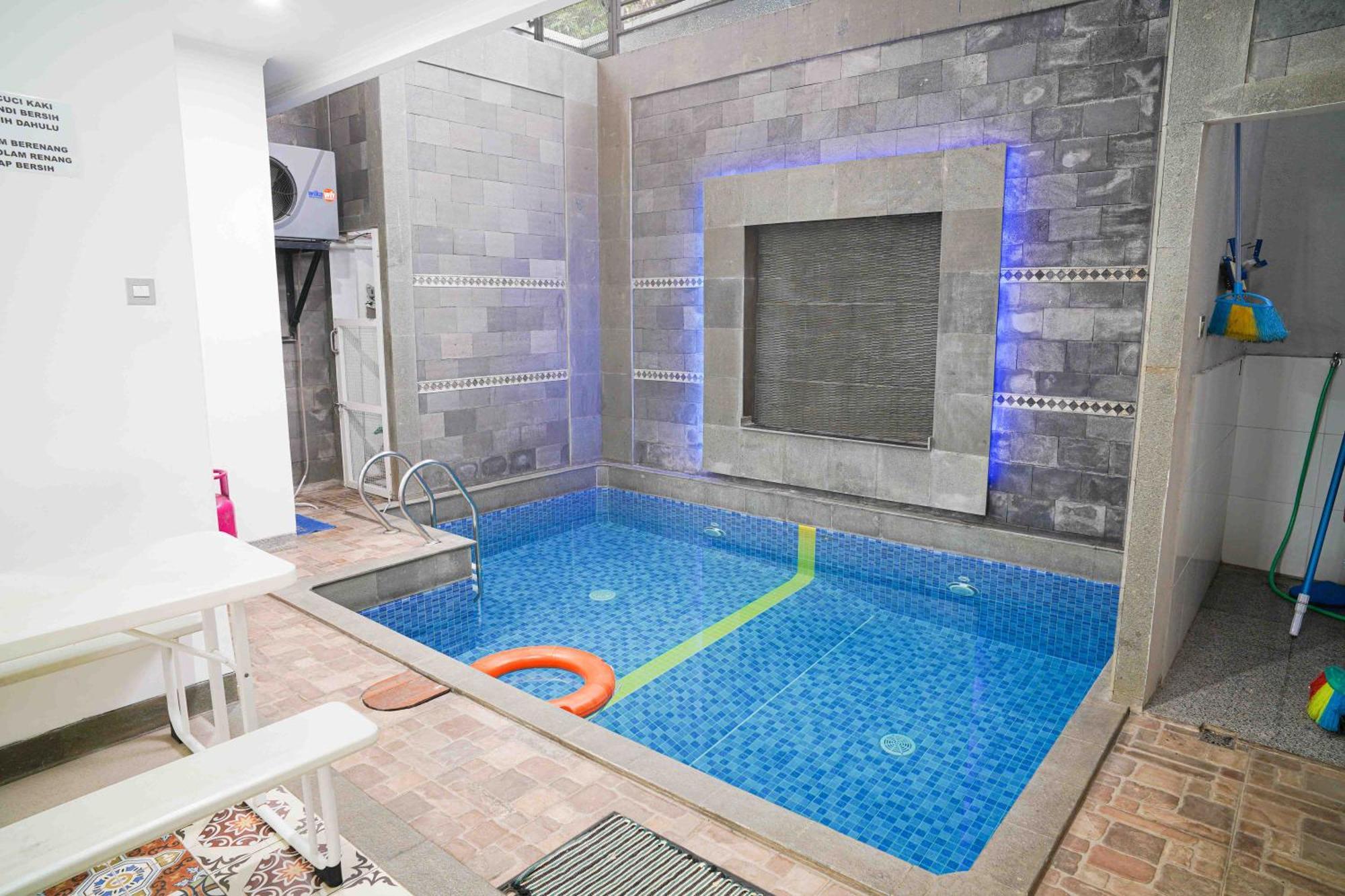 Schones Haus Private Pool & Netflix By Grorental Bandung Exteriör bild